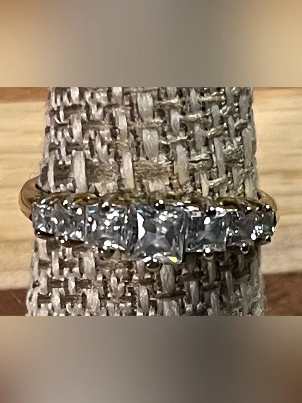 Stamped 10KT Yellow Gold and  7 stone CZ Princess cut ring. Size 7 stunning - Picture 7 of 16